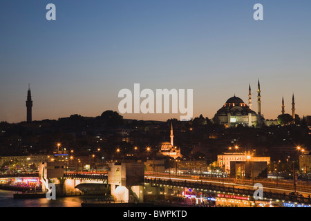 Türkei Istanbul Sultanahmet The Golden Horn Skyline von Moscheen bei Sonnenuntergang. Stockfoto