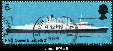 Großbritannien - ca. 1969: Eine Briefmarke gedruckt in Unuited Königreich zeigt RMS Queen Elizabeth 2, britische Schiffe Serie, ca. 1969 Stockfoto