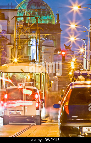 Tschechische Republik Prag Verkehr In der Stadt Nationalmuseums Aktivität Architektur Bereich Auto Automobil Automobi Stockfoto