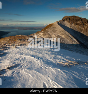 Beinn Sgritheall und den Sound of Sleat, Loch Hourn, North West Highlands, Schottland im Winter. Stockfoto