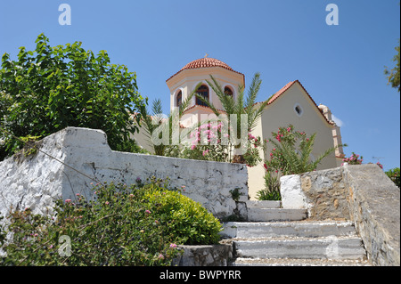 Traditionelle griechische orthodoxe Kirche in der kleinen Stadt von Panormo in Kreta, Nordgriechenland Stockfoto