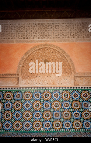 Innenarchitektur der Ben Youseff koranische Schule in der Medina von Marrakesch, Marokko. Stockfoto