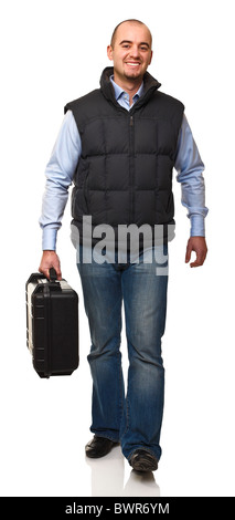 lächelnd zu Fuß Mann mit schwarzen Gehäuse isoliert auf weiss Stockfoto