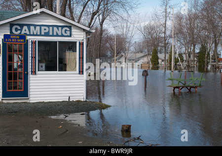 Campingplätze überflutet nach einem heftigen Regenfällen, die der Campingplatz geschlossen. Stockfoto