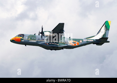 CASA C-105A Amazonas (295), betrieben durch die brasilianische Luftwaffe Klettern heraus nach nehmen aus an RAF Fairford Stockfoto