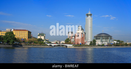 Moskau Russland moderne hohe Gebäude Haus der Musik Moskwa blauen Himmel Stadt russischen Architektur Arc Stockfoto