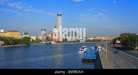 Moskau Russland moderne hohe Gebäude Haus der Musik Moskwa blauen Himmel Stadt russischen Architektur Arc Stockfoto