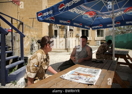 Britische UN-Soldaten vor dem Hauptsitz der UNO schützende Kräfte UNFICYP, Nicosia, Zypern Stockfoto