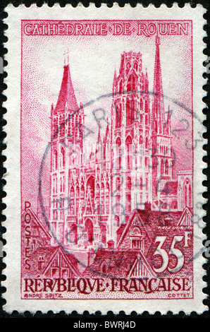 Frankreich - CIRCA 1957: Eine Briefmarke gedruckt in Frankreich zeigt touristische Werbung - Kathedrale von Rouen, ca. 1957 Stockfoto