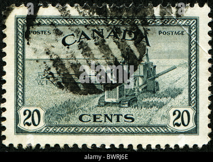 Kanada - ca. 1933: Eine Briefmarke gedruckt in Kanada zeigt Weizenernte und Stil der 1930er Jahre kombinieren, ca. 1933 Stockfoto