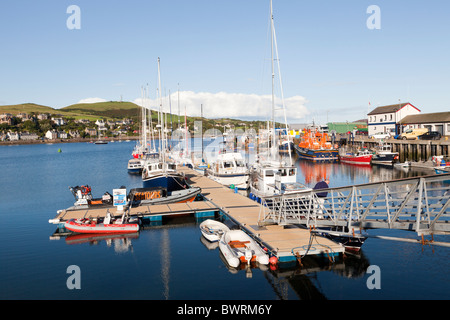 Abendlicht am Boote vertäut im Hafen in Campbeltown Loch, Campbeltown auf der Halbinsel Kintyre, Argyll & Bute, Scotland Stockfoto