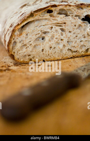 Ein Laib Bauernbrot Paustian Restaurant in Kopenhagen, Dänemark. Stockfoto