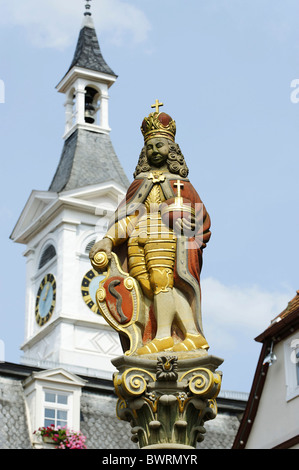 Altes Rathaus und Markt Brunnen mit Skulptur von Kaiser Josef i., Aalen, Baden-Württemberg, Deutschland, Europa Stockfoto