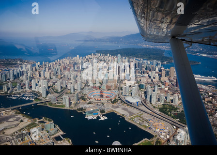 Blick auf Downtown Vancouver von einem Wasserflugzeug Stockfoto