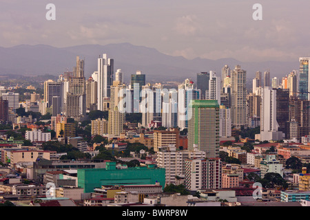 PANAMA CITY, PANAMA - Skyline, die Innenstadt von Panama-Stadt, Marbella und Bella Vista Nachbarschaften. Stockfoto