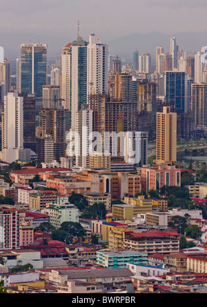 PANAMA CITY, PANAMA - Skyline, die Innenstadt von Panama-Stadt, Marbella und Bella Vista Nachbarschaften. Stockfoto