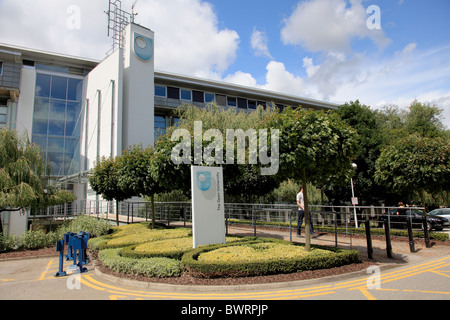 Eingang an der Open University Hauptsitz, Milton Keynes, Buckinghamshire, England, UK Stockfoto