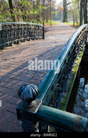 Fußgängerbrücke in den Vondelpark, Amsterdam Stockfoto