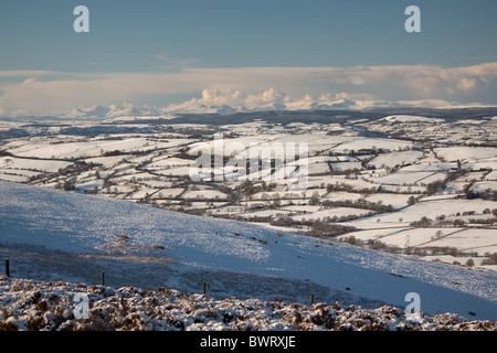 Die verschiedenen Bergketten der Snowdonia im Winter, von links nach rechts, Snowdon, Moel Siabod, Glyderau und Carneddau Stockfoto