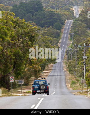 4X4 AUTO FAHREN AUF DER STRASSE VON BELLS BEACH VICTORIA AUSTRALIEN Stockfoto