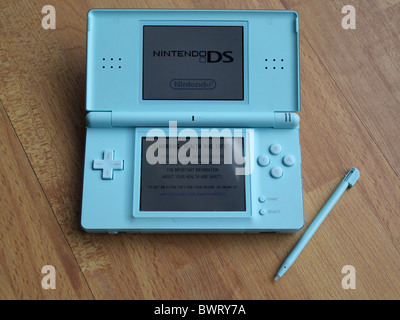 Nintendo DS Lite Handheld Spielekonsole Stockfoto