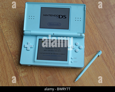 Nintendo DS Lite Handheld Spielekonsole Stockfoto