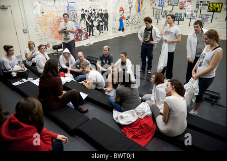 Drama und Theater studiert Studenten Aberystwyth University nach einer praktischen Workshop-Klasse. Stockfoto