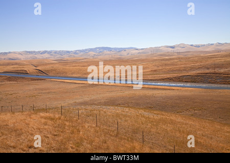 Die California Aqueduct ist des Landes größte und längste Wasser Transportsystem, Central Valley, Kalifornien, USA Stockfoto