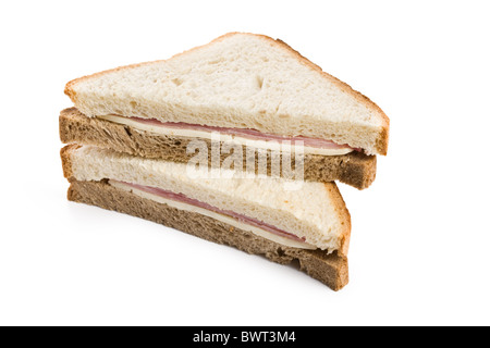 Schinkensandwich auf weißem Hintergrund Stockfoto