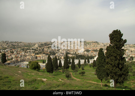 Israel, unteren Galiläa, einen Blick auf Nazareth von "Angst-Berg" Stockfoto