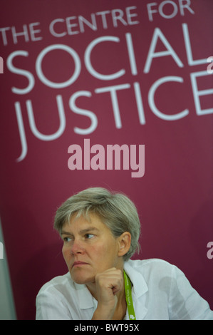 MP Kate Green, Mitglied der Arbeit und Renten Select Committee partakes in einer Podiumsdiskussion zum Thema soziale Gerechtigkeit der Labour Party Stockfoto