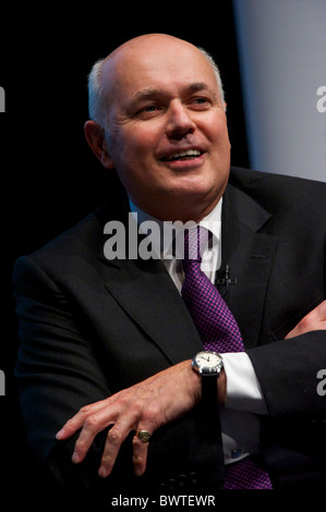 Staatssekretär für Arbeit und Renten Iain Duncan Smith Adresse Delegierten bei einem Beobachter Sponspored Rand Event auf der Stockfoto