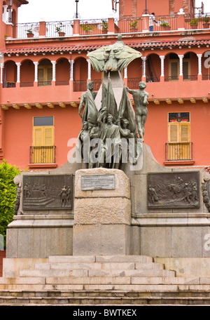 PANAMA-Stadt, PANAMA - Statue, Plaza Bolivar in Casco Viejo, historischen Zentrum der Stadt. Stockfoto