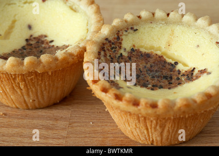 Eiercreme Torte Brötchen bestreut mit Muskatnuss Stockfoto