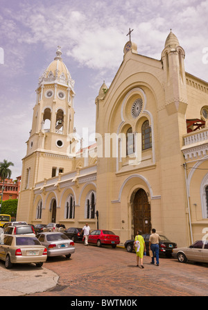 PANAMA-Stadt, PANAMA - San Francisco-Kirche in Plaza Bolivar in Casco Viejo, historischen Zentrum der Stadt. Stockfoto