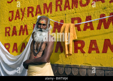 Reisen Indien Uttar Pradesh Varanasi Stadt Benares lokalen Mann Asien Januar 2008 hindu Hinduismus hinduistischen Mehrzahl Stockfoto