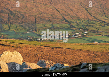 Die Abwicklung von Ceathru ein Fheirtearaigh, Halbinsel Dingle, County Kerry, Munster, Irland. Von Clogher Head betrachtet. Stockfoto