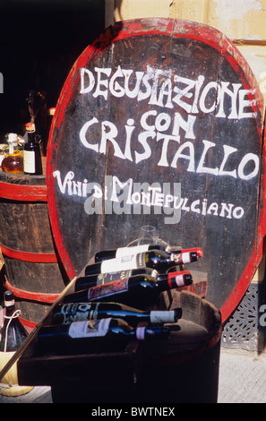 Italien Europa Montepulciano Toskana Toscana Provinz Siena Fass Europa außen Gastronomie Hand schreiben Stockfoto