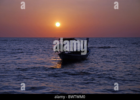 Thailand-Asien-Abend launisch Andamanen See Asienreise Boot Boote Ferien Urlaub Freizeit Recreatioin Khao Stockfoto