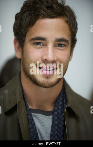 Rugby-Spieler Danny Cipriani Sattends Sass & Bide Frühjahr 2011 Kollektion an der Oper in London am 17. September 2010. Stockfoto