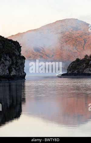 Berg-Reflexionen im Upper Lake, Killarney Nationalpark, County Kerry, Munster, Irland. Stockfoto