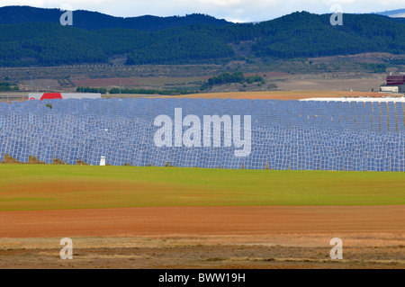 Solarstrom-Bauernhof, Sunstroom Solarstrom Parkkomplex in Los Arcos, Navarra, Spanien Stockfoto