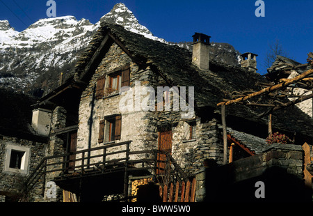 Schweiz Europa Sonogno Dorf Kanton Tessin Tal der Verzasca Haus Hausbergen Berg Alpen alpin Stockfoto