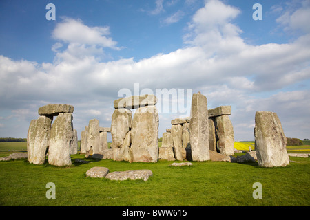 Stonehenge (ca. 2500 v. Chr.), UNESCO-Weltkulturerbe, Wiltshire, England, Vereinigtes Königreich Stockfoto