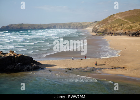 Menschen am Strand Dünenwanderungen, Perranporth, Cornwall, England, Vereinigtes Königreich Stockfoto