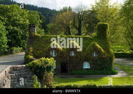 TU Hwnt i'r Bont Gerichtsgebäude, jetzt ein Tee-Shop von der Pont Fawr Brücke, Romanum, North Wales Stockfoto