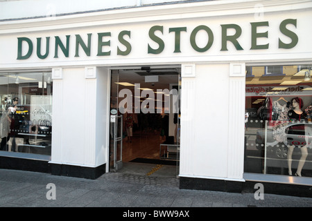 Eingang der Stadt Waterford Niederlassungen von Dunnes Stores, Co. Waterford, Irland (Eire). Stockfoto