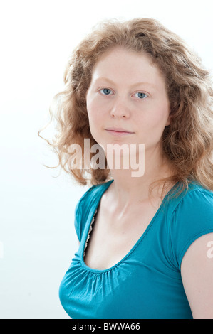 Frau, Blick in die Kamera Stockfoto