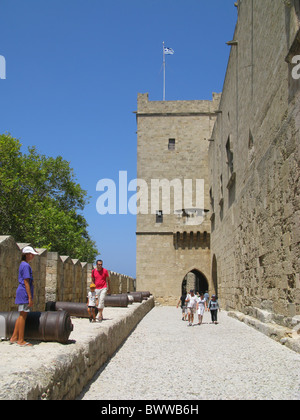 Außenwand Wälle, Palast der Großmeister, Rhodos Stadt, Rhodos, Griechenland. Stockfoto