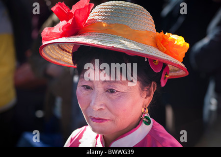 Naxi Frau, Lijiang, Provinz Yunnan, China Stockfoto